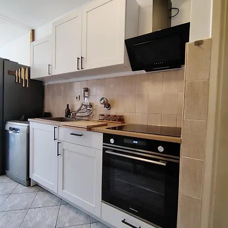 Fjera Апартаменти *
