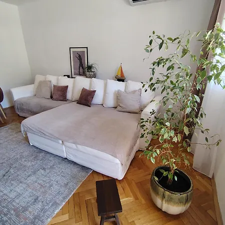 Fjera Апартаменти *